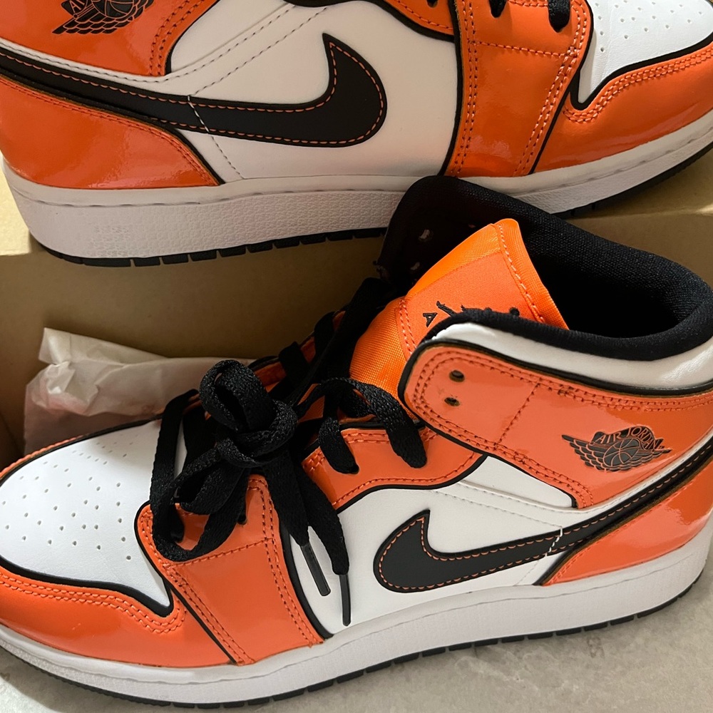 2021 Air Jordan 1 Mid SE 'Turf Orange' (6.5Y/8W)